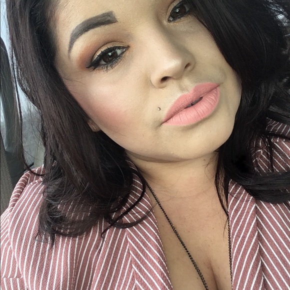 Meet your Posher, Ana B! - Picture 1 of 1